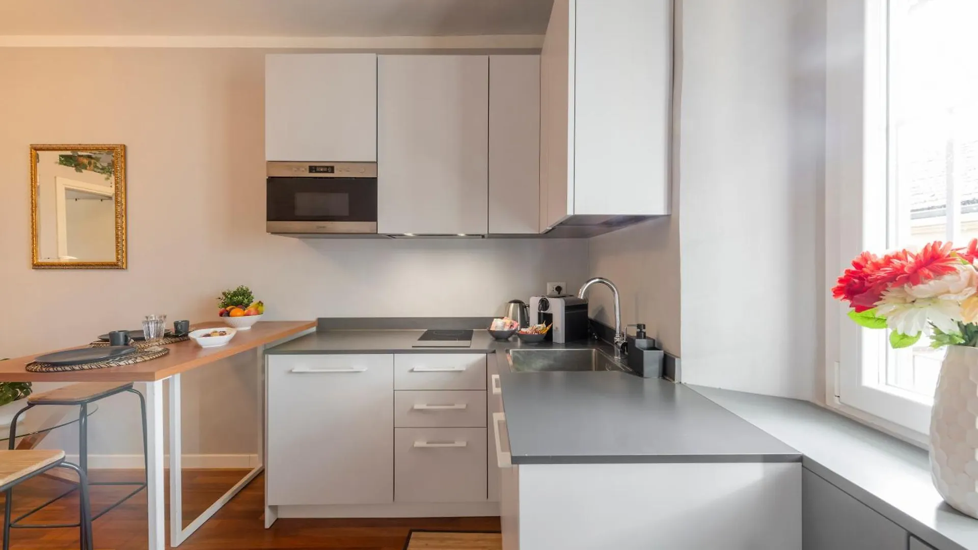 Bnbutler - Buenos Aires 49 - Lungo La Via Dello Shopping Milano 0*,  Italien